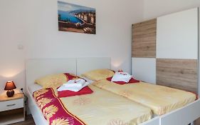 De Luxe Apartment Mediteran 1****